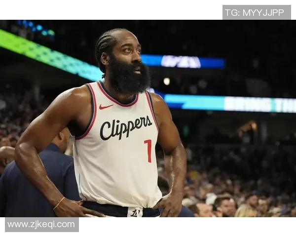 篮球明星哈登精彩瞬间集锦展现他在赛场上的风采与魅力